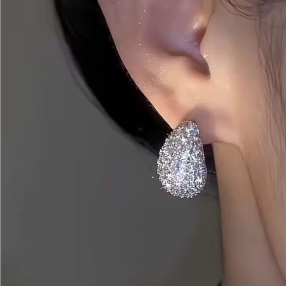 ✨ New Swarovski Crystal teardrop pierced earrings ✨Sellers pick - Picture 5 of 9